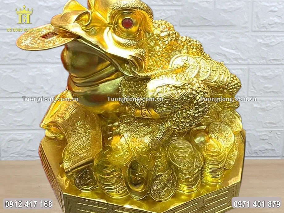 Từng họa tiết hoa văn được chạm khắc sắc nét